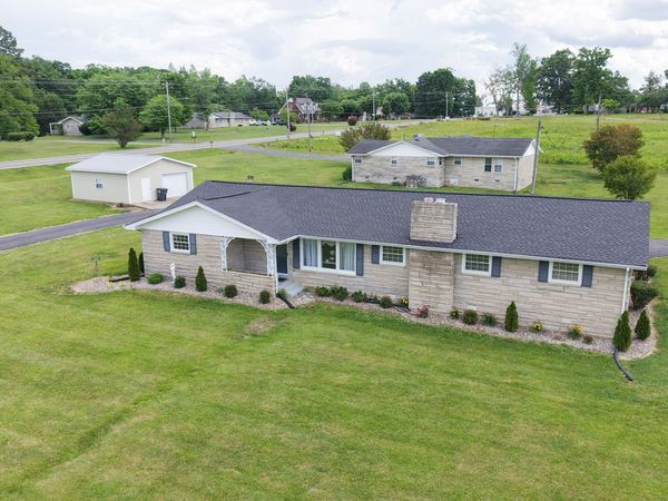 1406 Ellington Dr , Lafayette, TN 37083