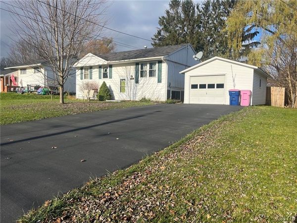 110 Cedarwood Boulevard, Baldwinsville, NY 13027