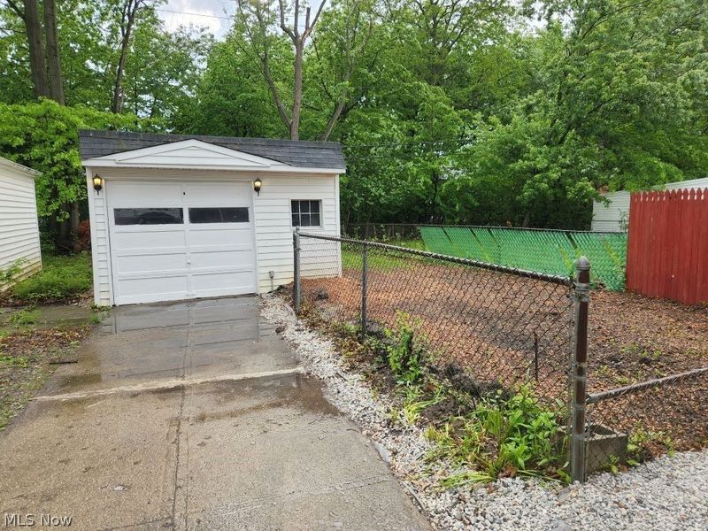 1554 E 256th Street, Euclid, OH 44132 Photo 3