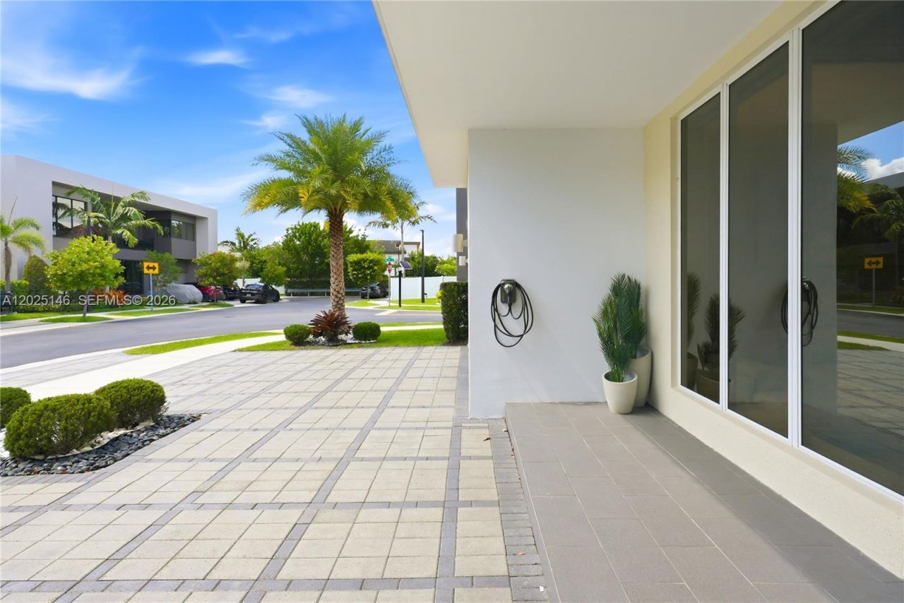 7525 NW 103rd Pl , Doral, FL 33178 Photo