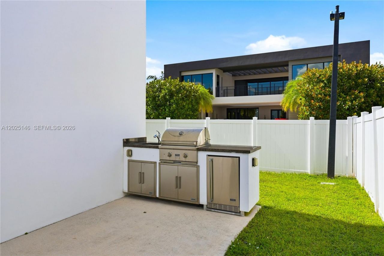 7525 NW 103rd Pl , Doral, FL 33178 Photo