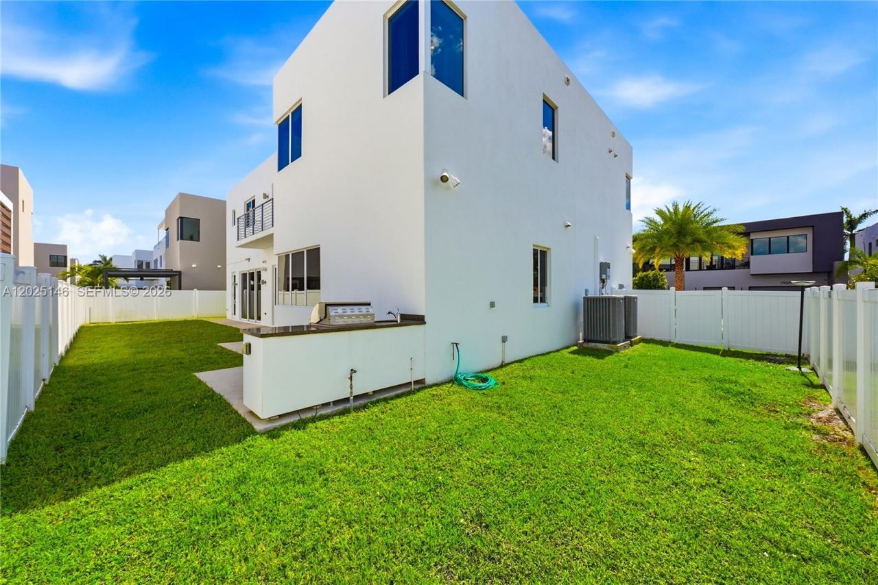 7525 NW 103rd Pl , Doral, FL 33178 Photo