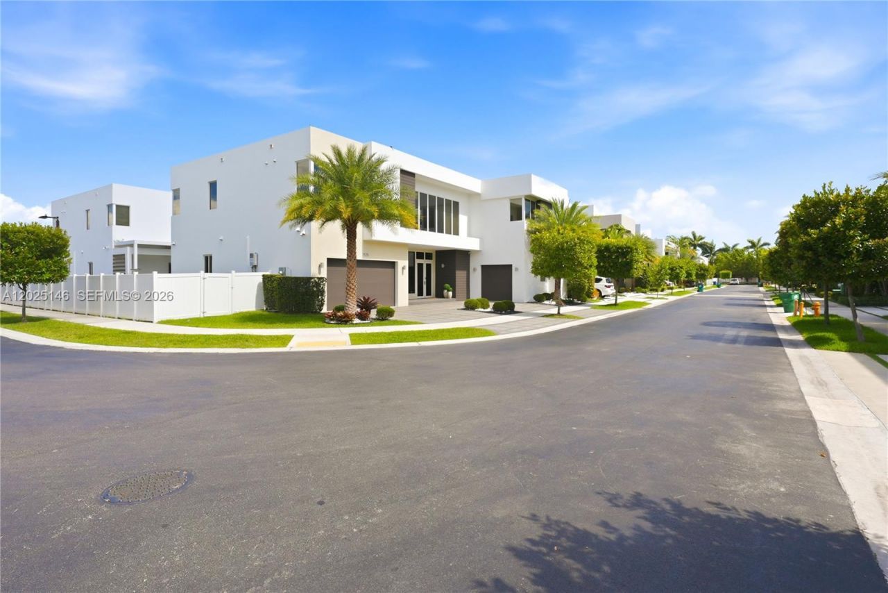 7525 NW 103rd Pl , Doral, FL 33178 Photo