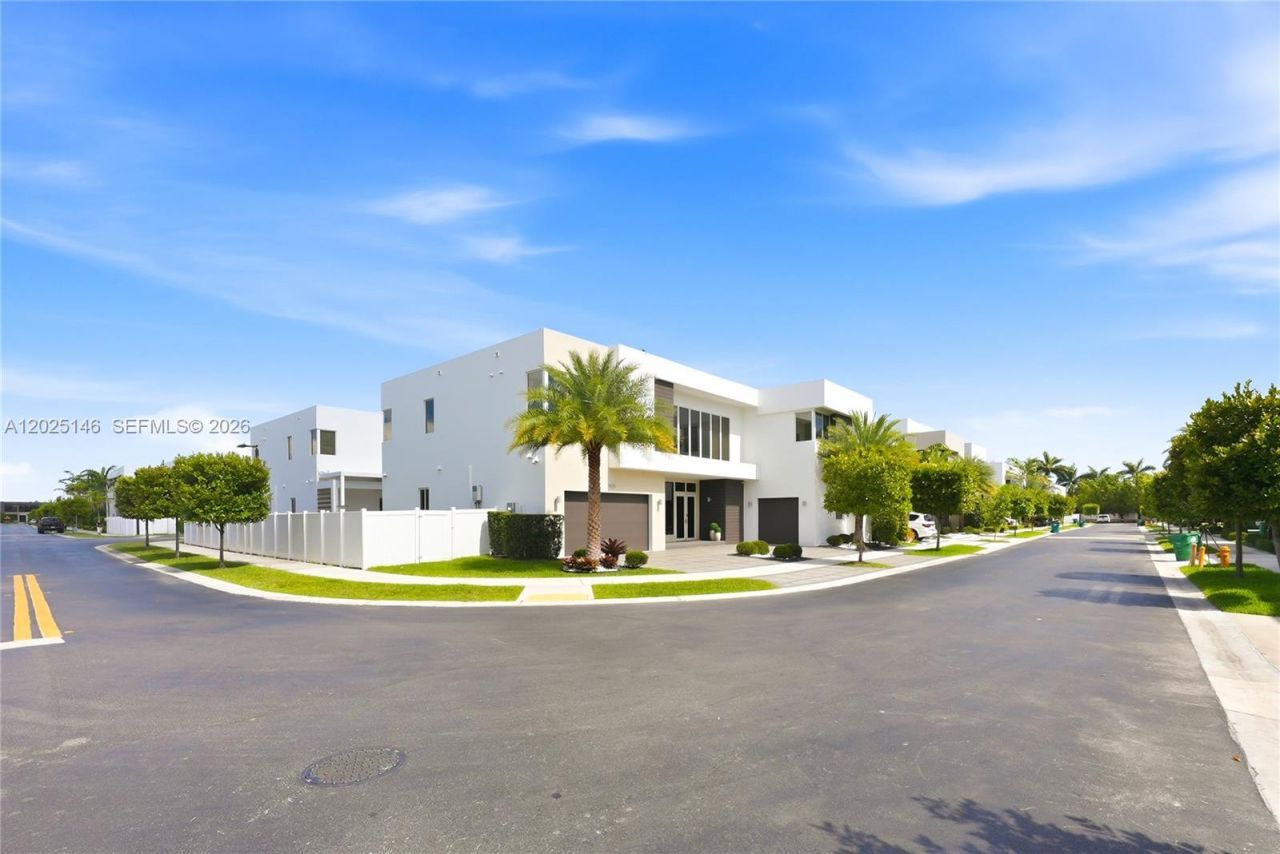 7525 NW 103rd Pl , Doral, FL 33178 Photo