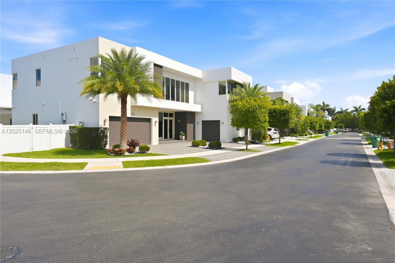 7525 NW 103rd Pl , Doral, FL 33178 Photo