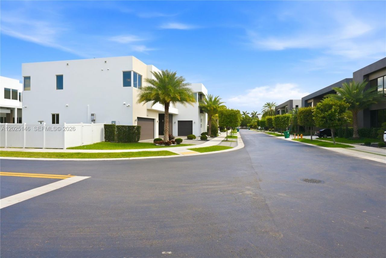 7525 NW 103rd Pl , Doral, FL 33178 Photo