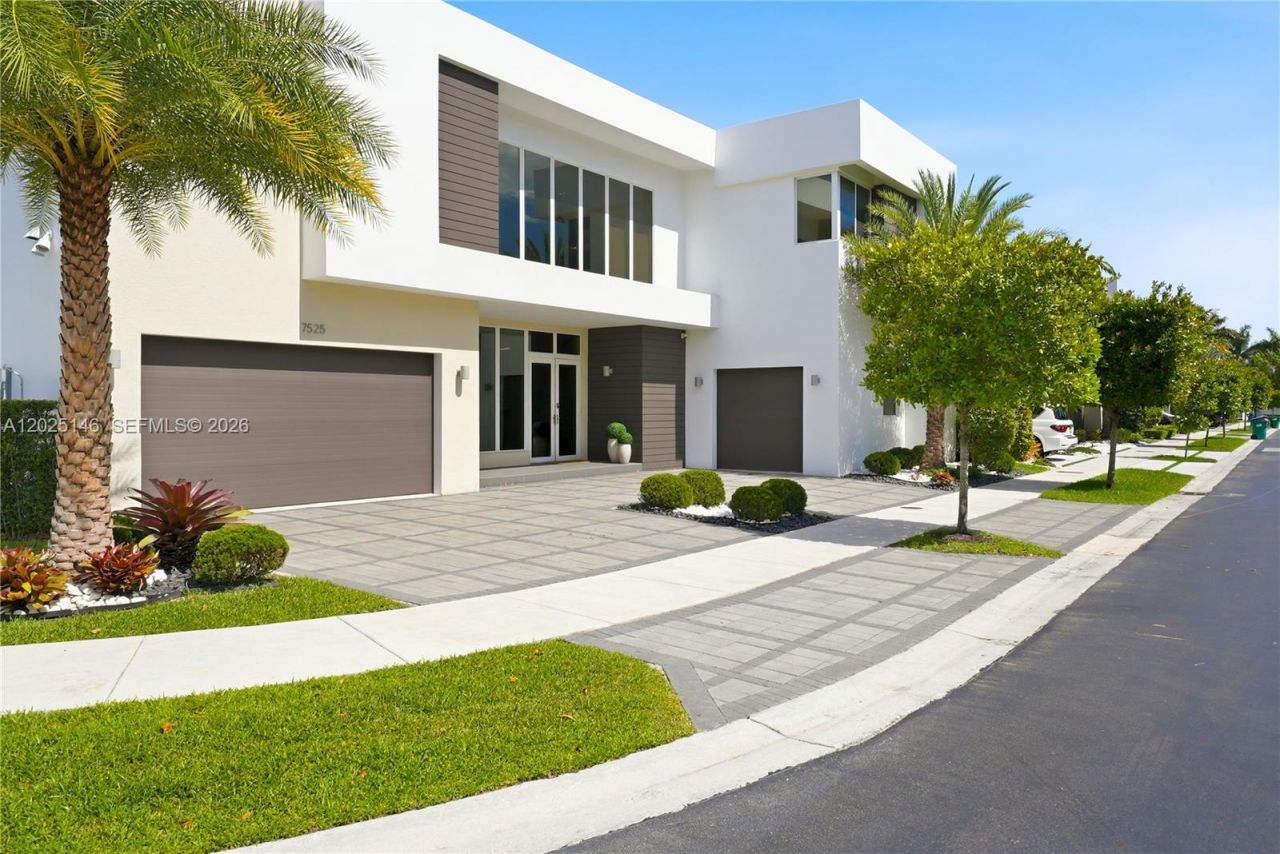 7525 NW 103rd Pl , Doral, FL 33178 Photo