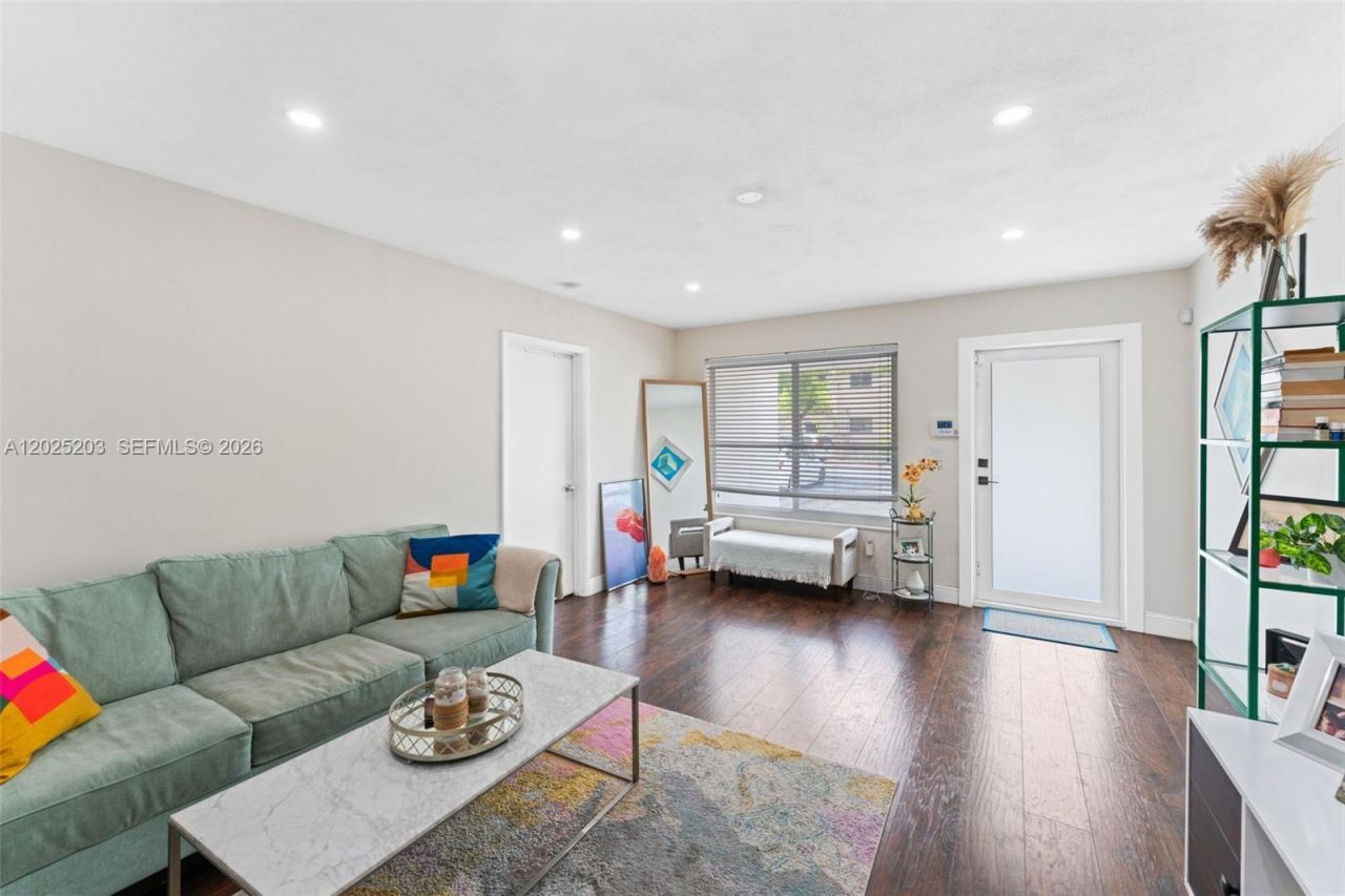 2311 SW 2nd St , Miami, FL 33135 Photo