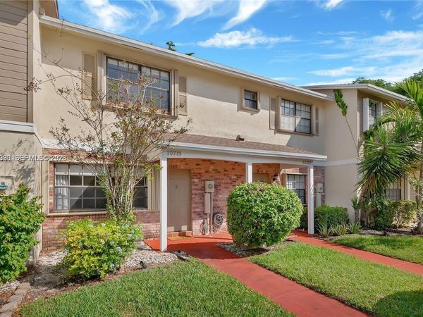 10719 NW 10th St , Pembroke Pines, FL 33026