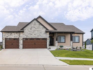 16901 Vernon Avenue , Omaha, NE 68116