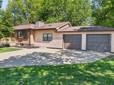 1300 Manatt Street , Lincoln, NE 68521