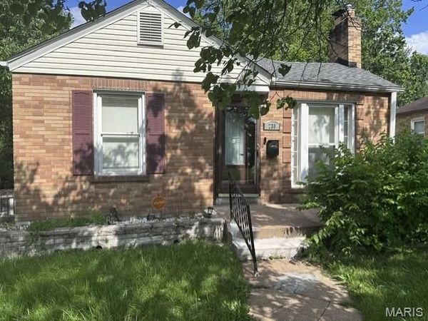 238 Newell Drive , St Louis, MO 63135