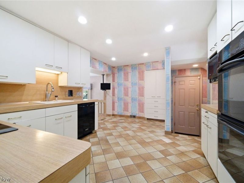 2081 Temblethurst Road, Cleveland, OH 44121 Photo 20