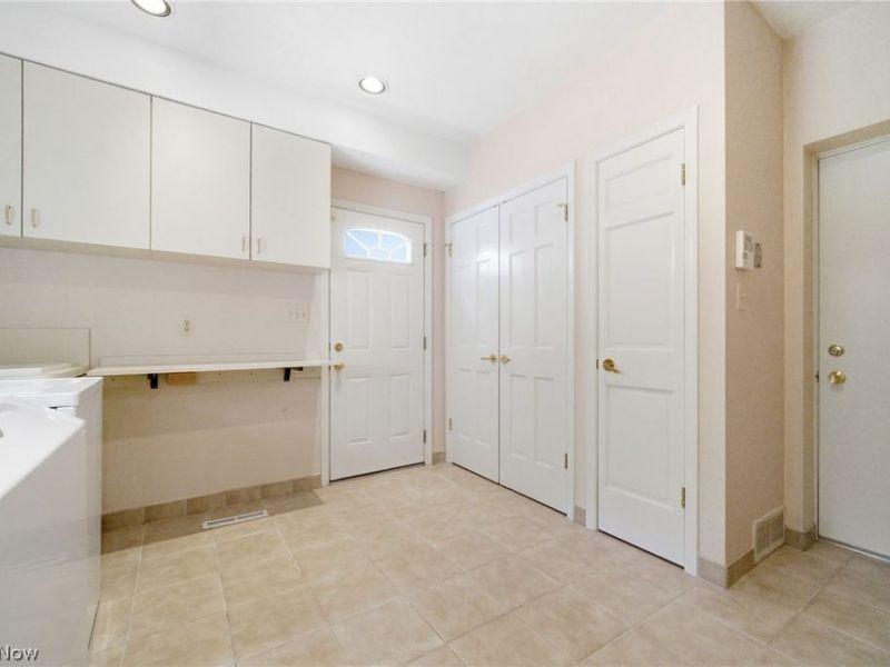 2081 Temblethurst Road, Cleveland, OH 44121 Photo 24