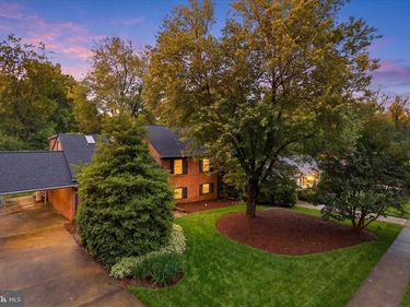 8805 STARK ROAD, ANNANDALE, VA 22003