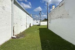 915 Broadway St.  photo 4