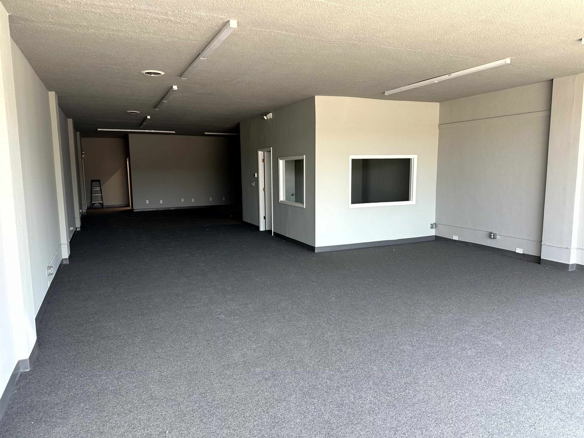 915 Broadway St.  Photo 4