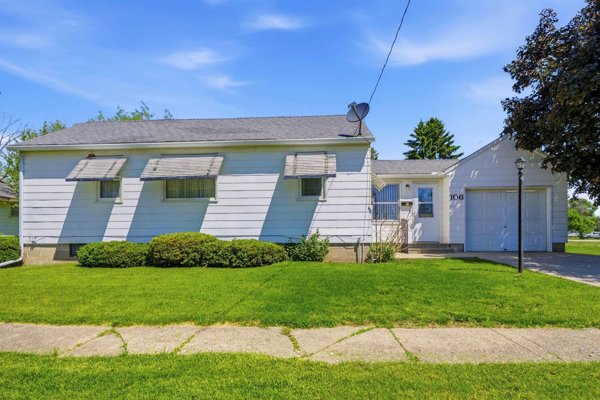 106 2nd Avenue, Holland, IA 50642 Main Photo