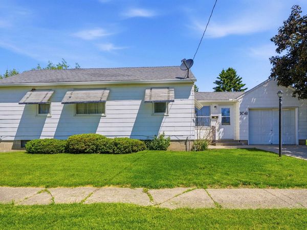 106 2nd Avenue, Holland, IA 50642