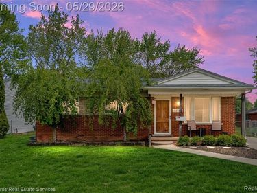 22801 Lake Boulevard, St. Clair Shores, MI 48082