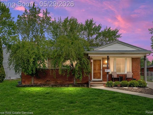 22801 Lake Boulevard, St. Clair Shores, MI 48082