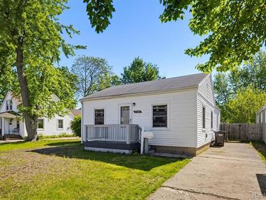 27320 Hampden Street, Madison Heights, MI 48071