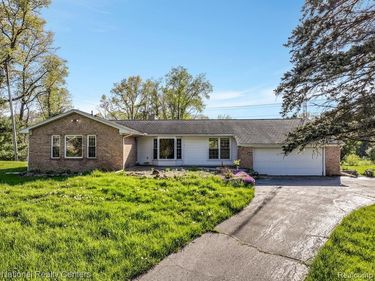 333 Eager Road, Howell, MI 48843