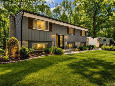 25136 Westmoreland Drive, Farmington Hills, MI 48336