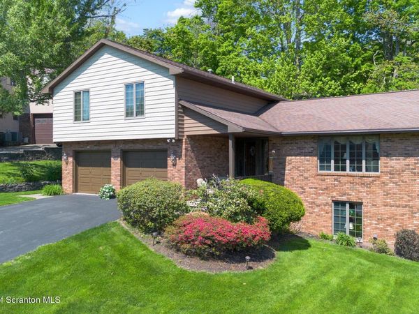 1307 Oakmont Road, Clarks Summit, PA 18411