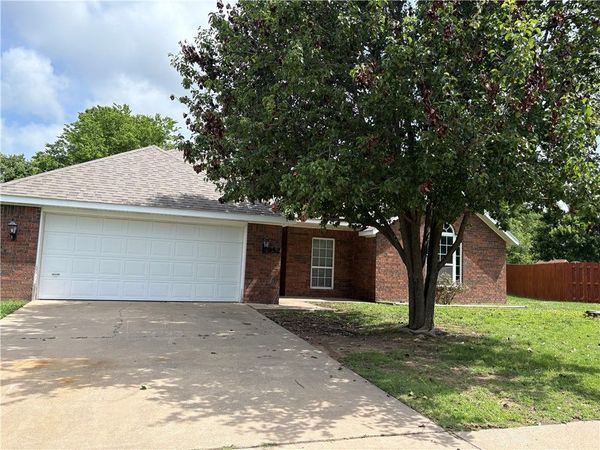 952 Queen Annes Lace Drive , Fayetteville, AR 72704