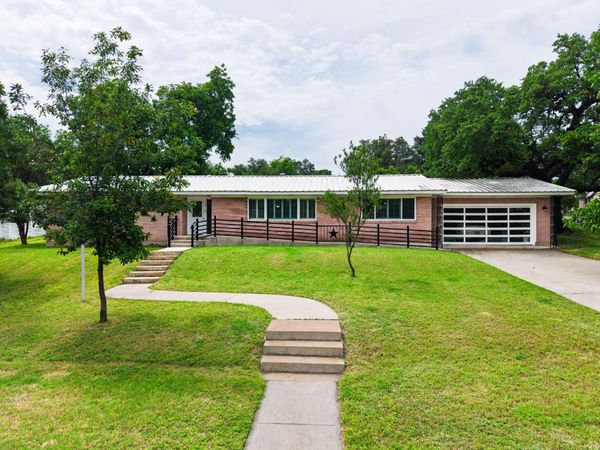 708 W North Ave, Lampasas, TX 76550