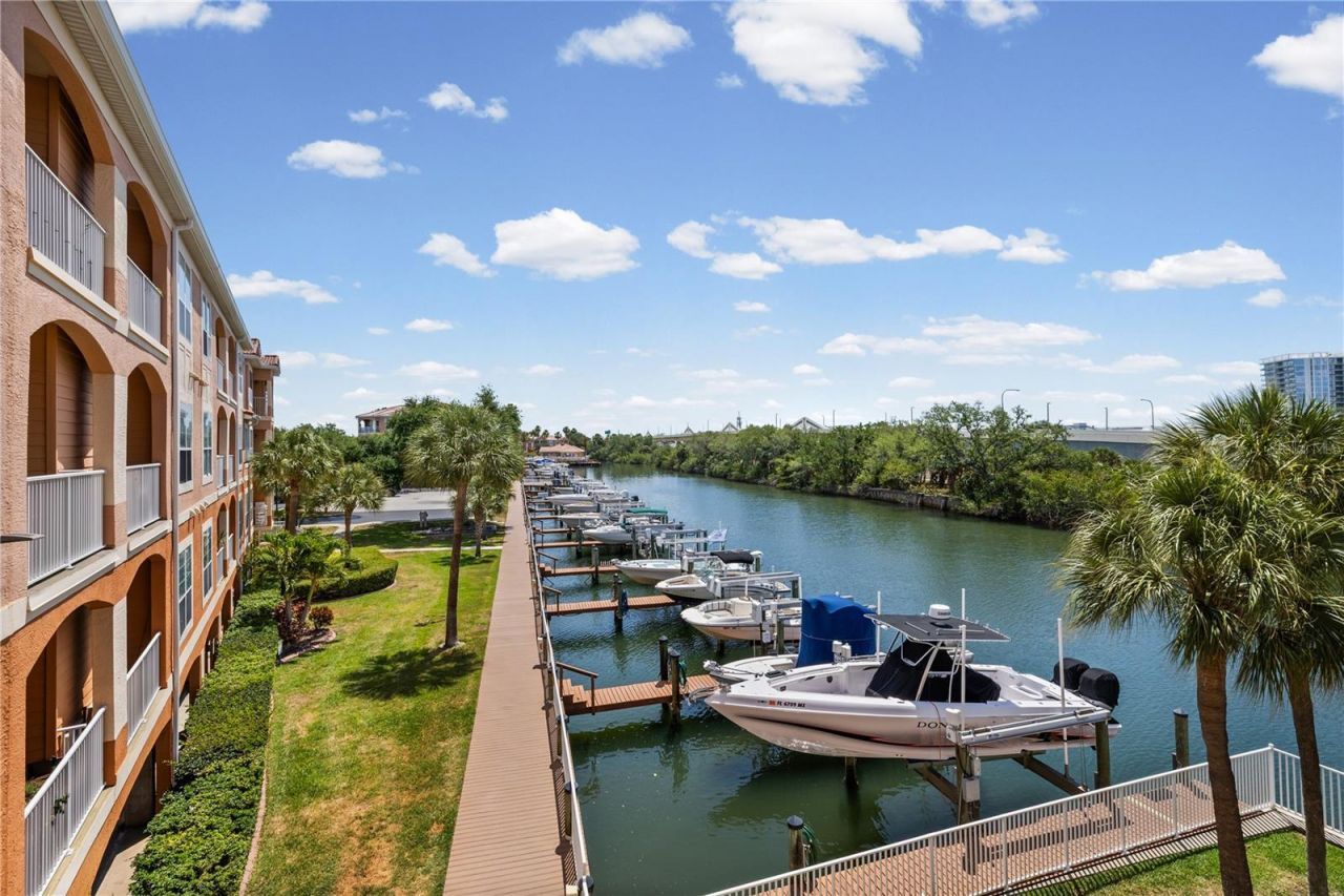 5000 Culbreath Key Way, Unit 9-216, Tampa, FL 33611 Photo