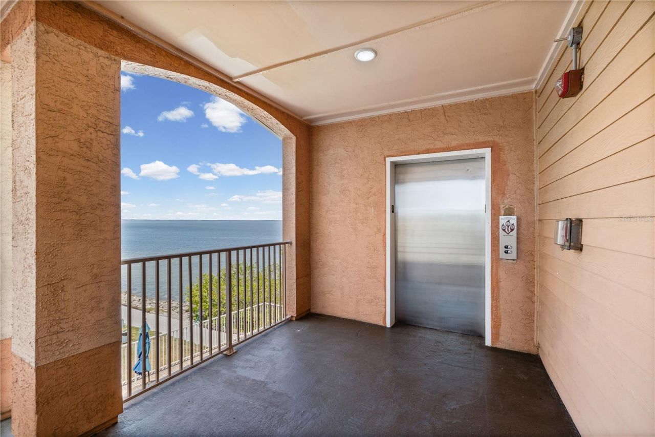 5000 Culbreath Key Way, Unit 9-216, Tampa, FL 33611 Photo