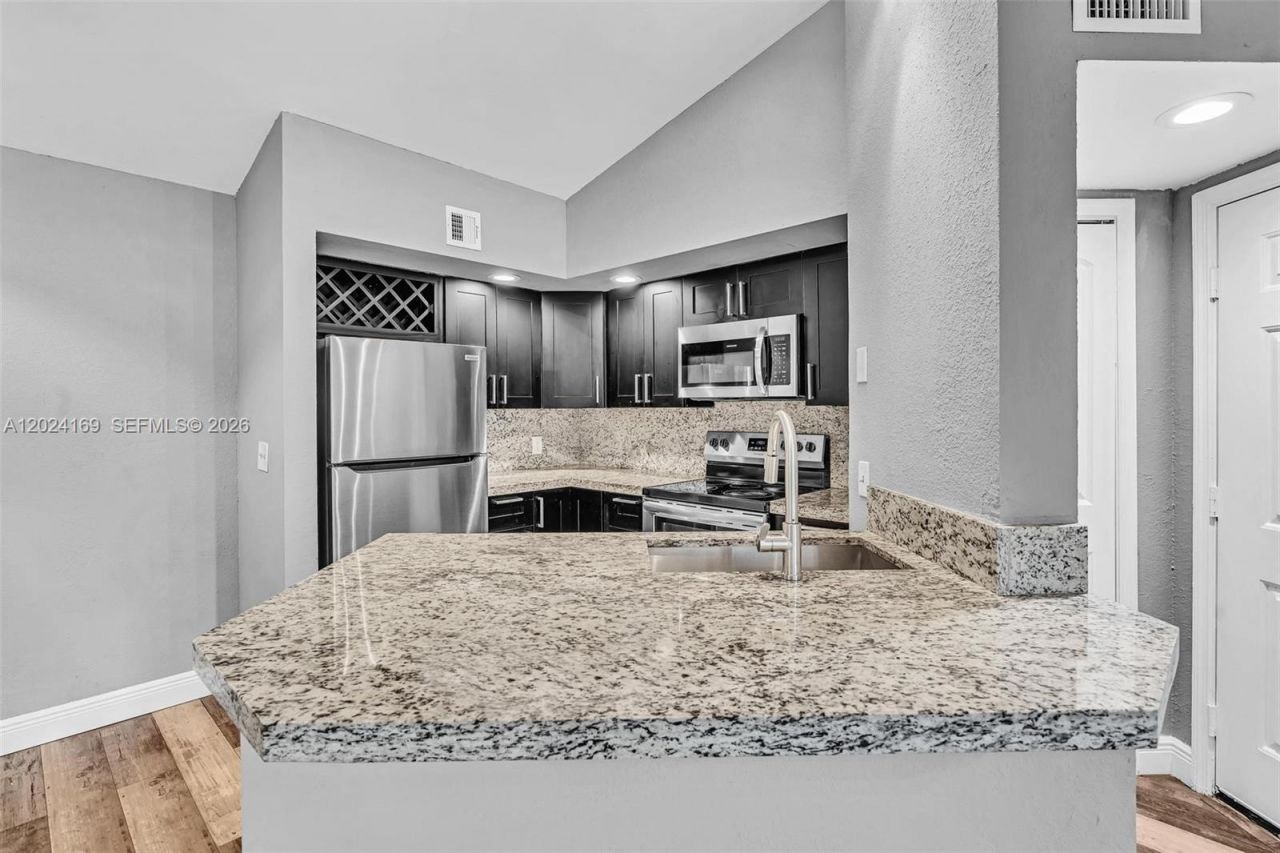 3300 N Pinewalk Dr N, Unit 1925, Margate, FL 33063 Main Photo
