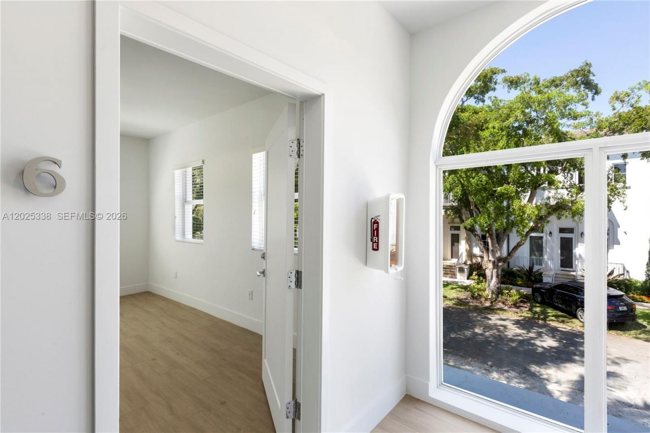 628 Santander Ave, Unit 3, Coral Gables, FL 33134 Photo