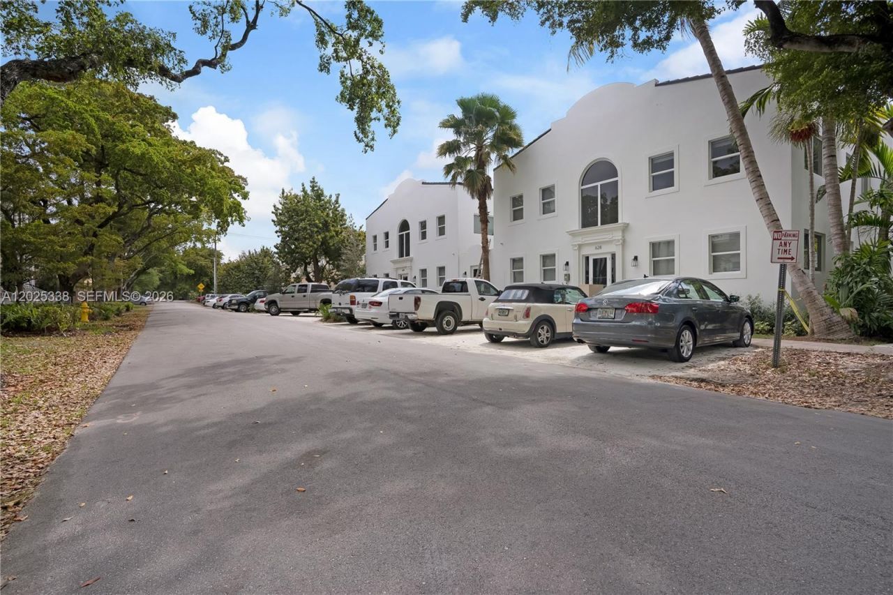 628 Santander Ave, Unit 3, Coral Gables, FL 33134 Photo