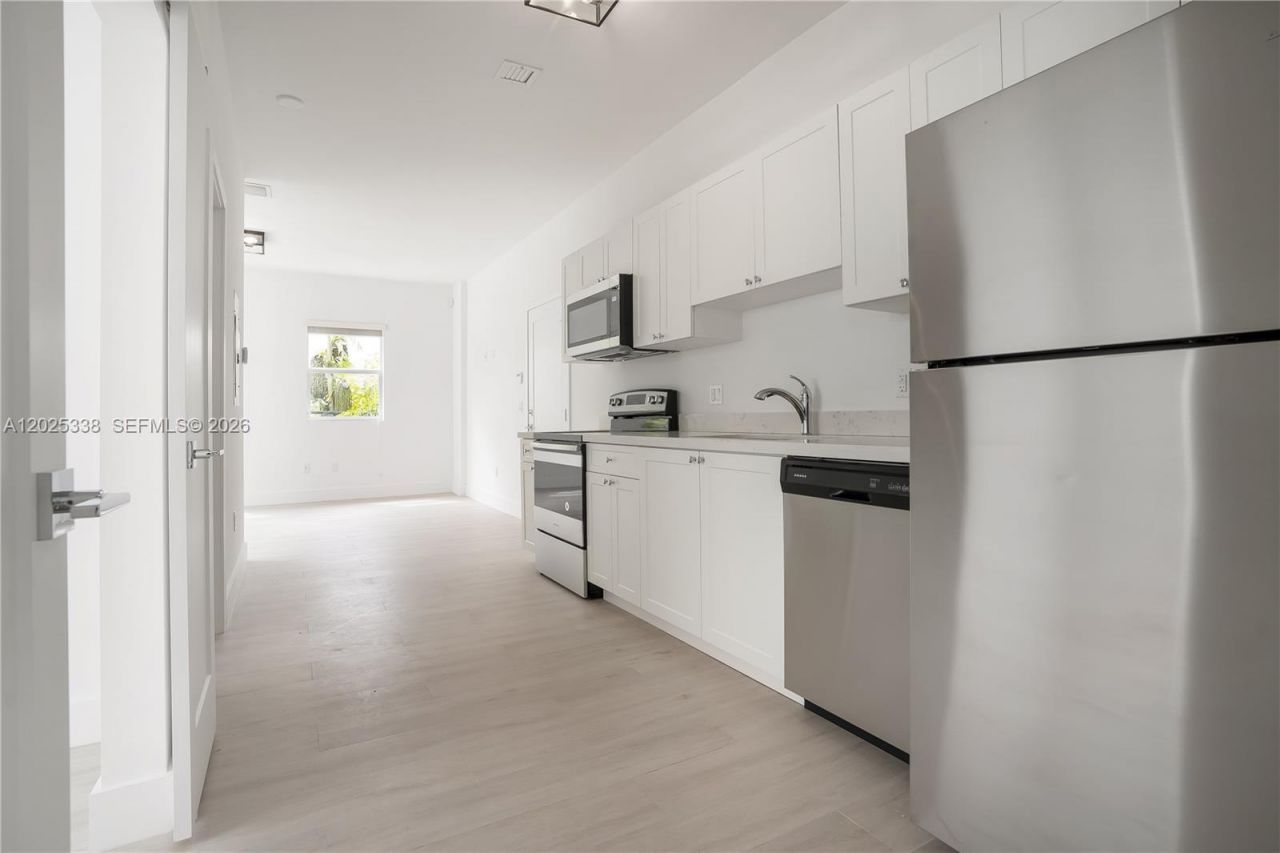 628 Santander Ave, Unit 3, Coral Gables, FL 33134 Photo