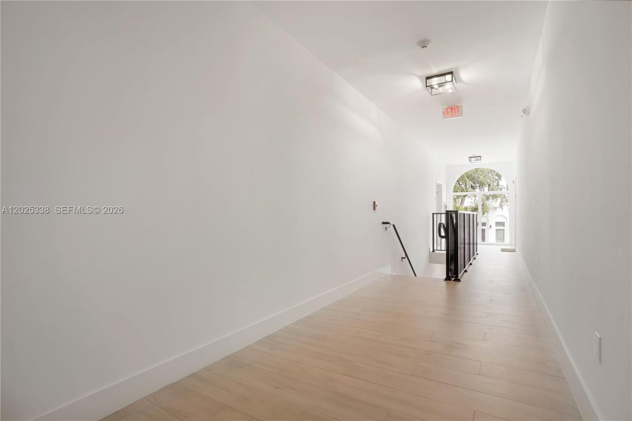 628 Santander Ave, Unit 3, Coral Gables, FL 33134 Photo