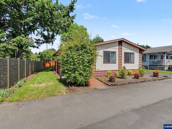 1307 S Water St, Silverton, OR 97381