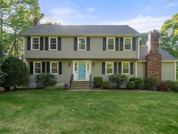 2 Downingwood Dr, Franklin, MA 02038