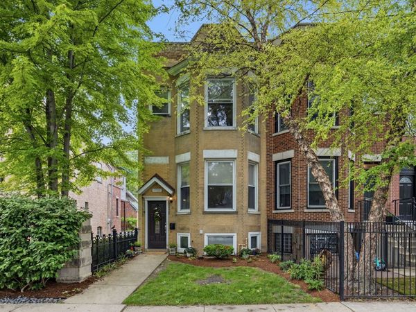 1926 W Oakdale Avenue , Chicago, IL 60657
