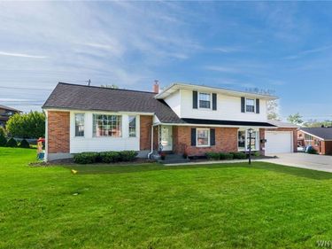 20 Evanshire Lane, Williamsville, NY 14221