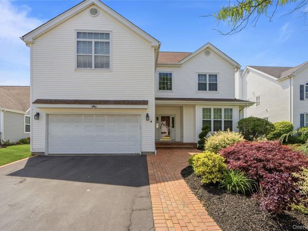 225 Barton Avenue, Melville, NY 11747