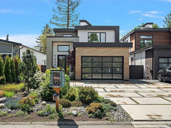 9499 Maryland Dr, Sidney, BC V8L 2R7
