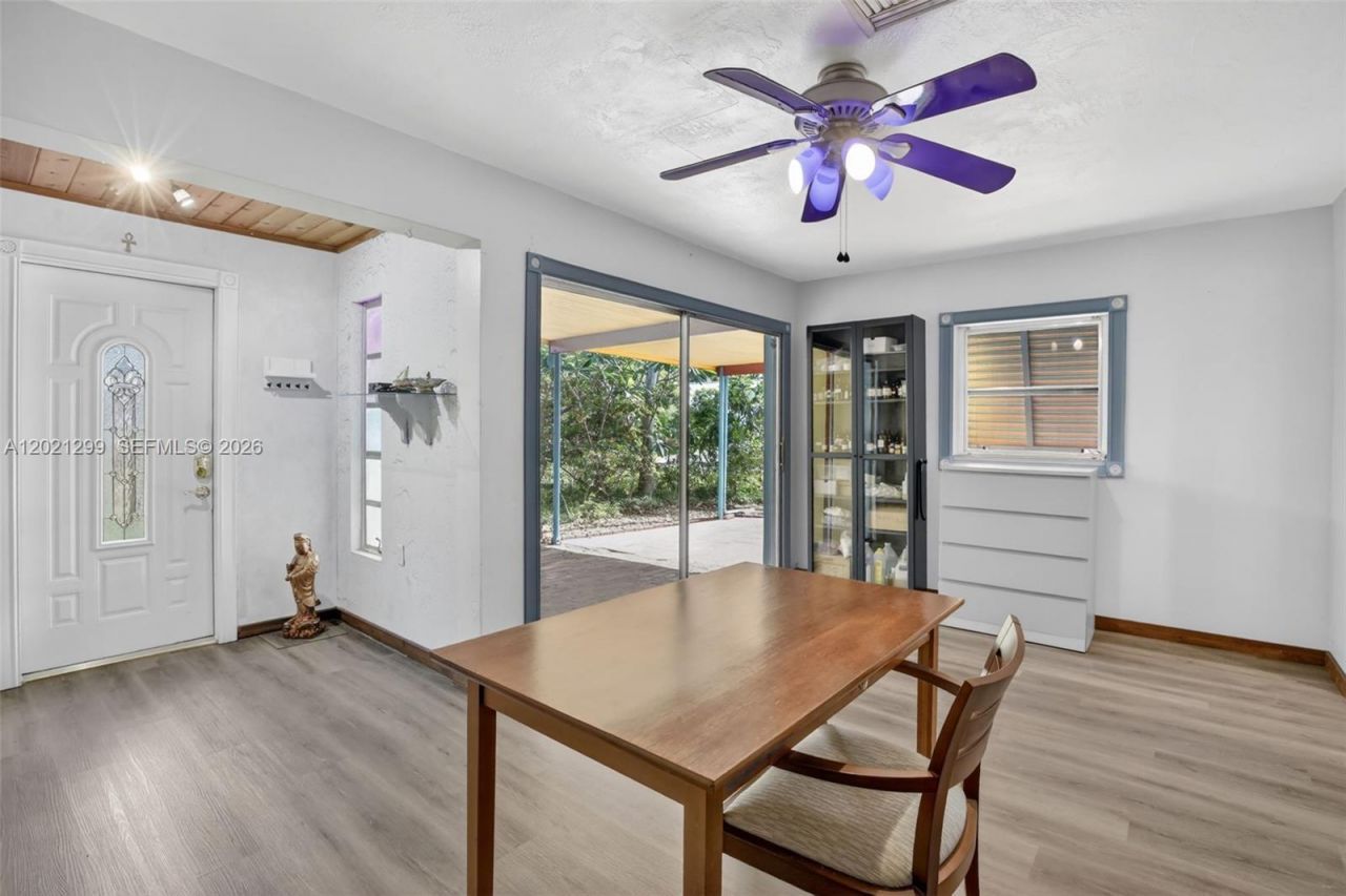 2048 SW 28th Ter, Fort Lauderdale, FL 33312 Photo
