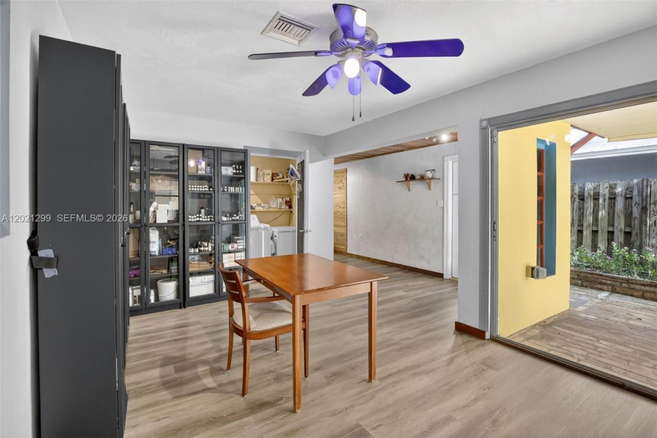 2048 SW 28th Ter, Fort Lauderdale, FL 33312 Photo
