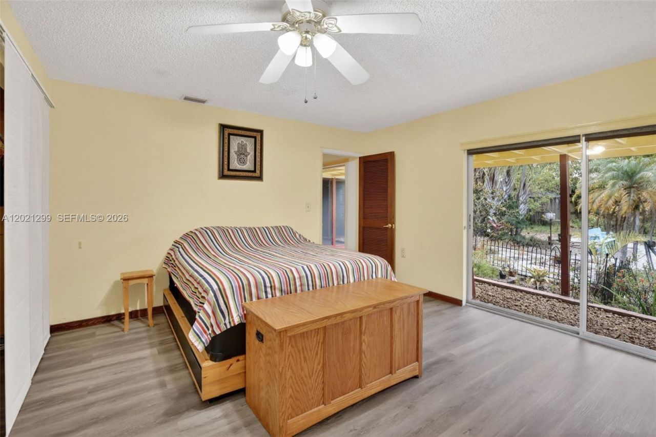 2048 SW 28th Ter, Fort Lauderdale, FL 33312 Photo