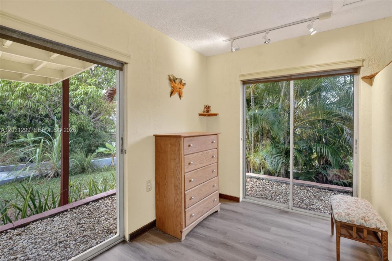 2048 SW 28th Ter, Fort Lauderdale, FL 33312 Photo