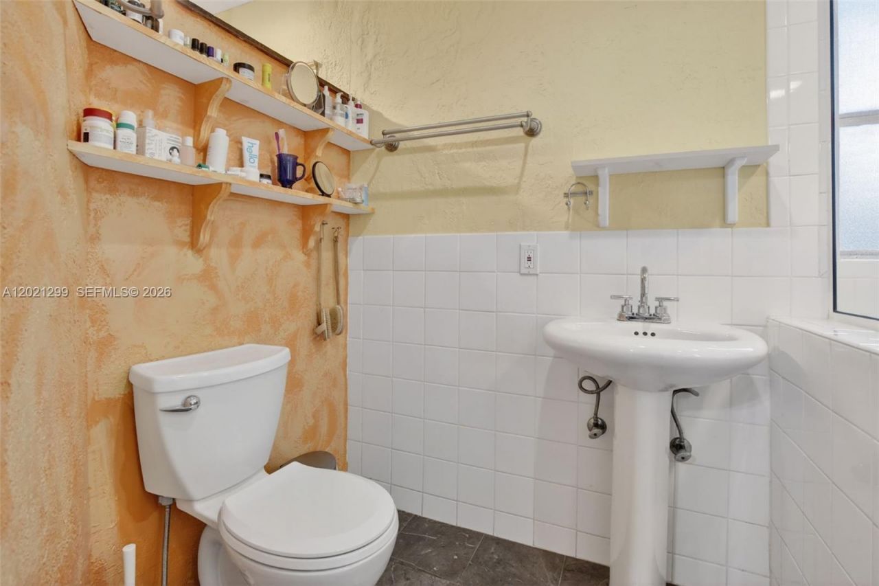2048 SW 28th Ter, Fort Lauderdale, FL 33312 Photo