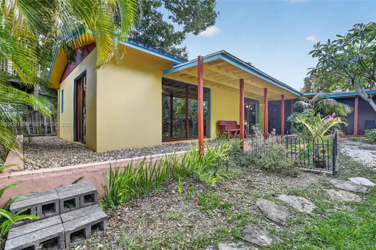 2048 SW 28th Ter, Fort Lauderdale, FL 33312 Photo